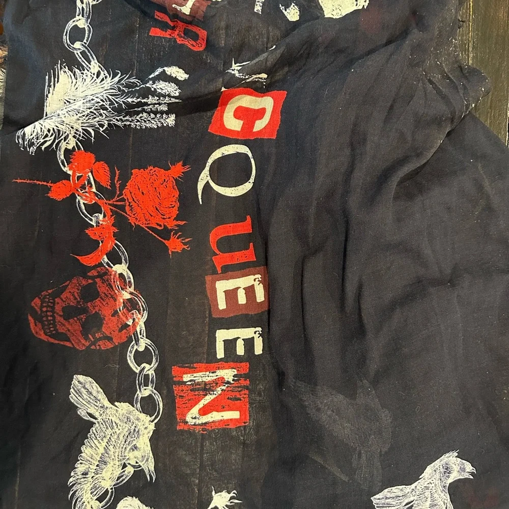 Alexander McQueen Black Scarf with Red and White Graphics - Picture 2 of 7